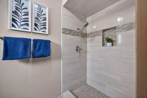 Bath - 5522 Engle Rd, Carmichael, CA 95608 photo 5 of 7