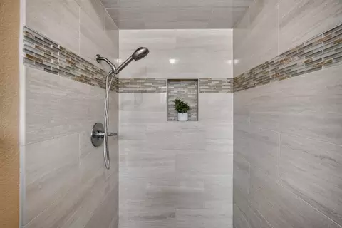 Bath - 5522 Engle Rd, Carmichael, CA 95608 photo 7 of 7
