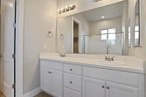 Bath - 2269 Canard Pl, Manteca, CA 95337 photo 2 of 2