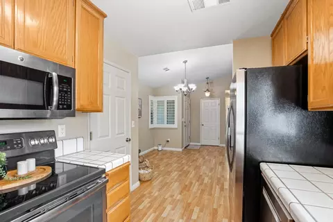 Entry Way - 352 Crowley Dr, Turlock, CA 95382 photo 3 of 4