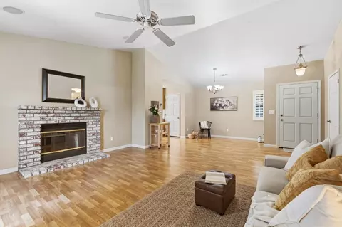 Living - 352 Crowley Dr, Turlock, CA 95382 photo 3 of 4