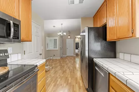 Entry Way - 352 Crowley Dr, Turlock, CA 95382 photo 2 of 4