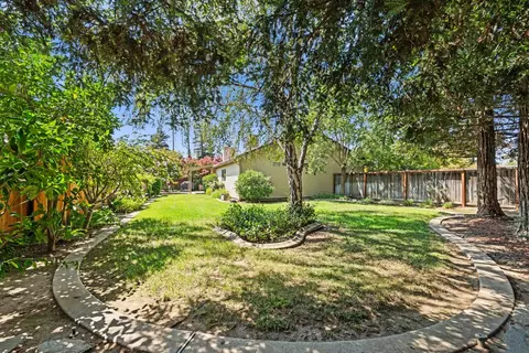 Exterior - 352 Crowley Dr, Turlock, CA 95382 photo 7 of 8