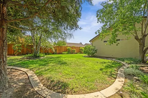 Exterior - 352 Crowley Dr, Turlock, CA 95382 photo 6 of 8