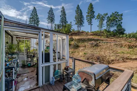 9307 Sun Rd, Mountain Ranch, CA 95246
