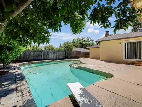 Exterior - 5274 Heritage Dr, Carmichael, CA 95608 photo 5 of 11