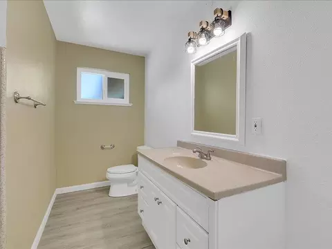 Bath - 5274 Heritage Dr, Carmichael, CA 95608 photo 3 of 4