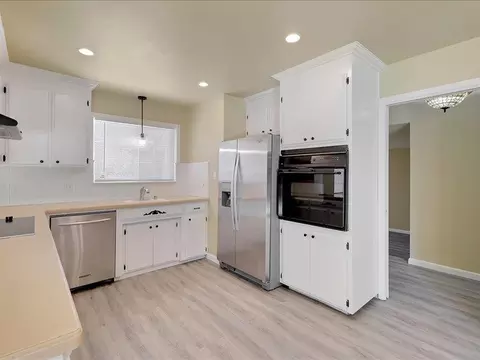 Kitchen - 5274 Heritage Dr, Carmichael, CA 95608 photo 3 of 5
