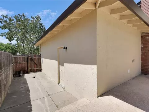 Exterior - 5274 Heritage Dr, Carmichael, CA 95608 photo 10 of 11