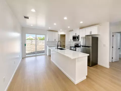 937 E St, Los Banos, CA 93635 photo 3