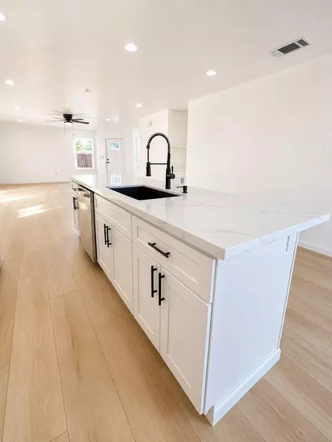 937 E St, Los Banos, CA 93635 photo 4