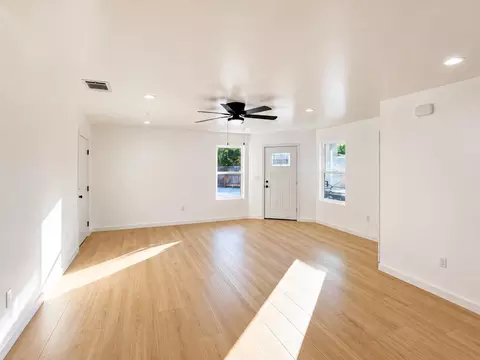937 E St, Los Banos, CA 93635 photo 2