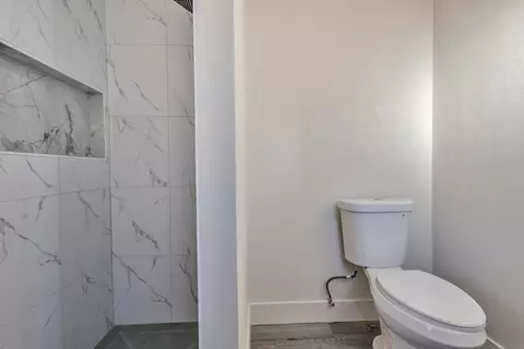 Bath - 4825 Second St, Modesto, CA 95357 photo 5 of 15