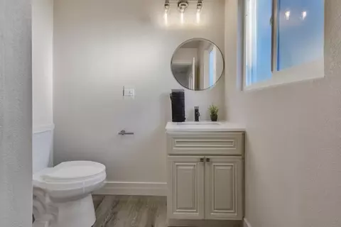 Bath - 4825 Second St, Modesto, CA 95357 photo 4 of 15