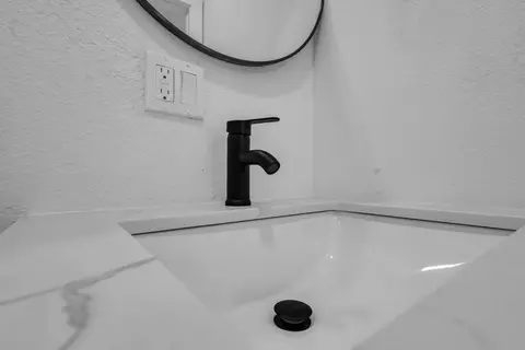 Bath - 4825 Second St, Modesto, CA 95357 photo 10 of 15