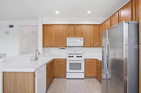 Kitchen - 442 Olivine Ave, Lathrop, CA 95330 photo 2 of 3