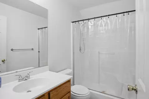 Bath - 442 Olivine Ave, Lathrop, CA 95330 photo 1 of 4