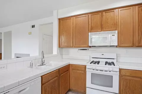 Kitchen - 442 Olivine Ave, Lathrop, CA 95330 photo 3 of 3