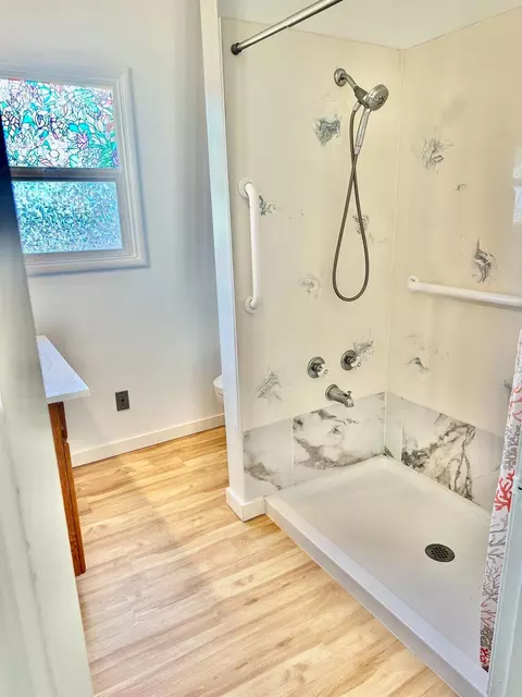 Bath - 208 Parry Ave, Modesto, CA 95354 photo 2 of 2