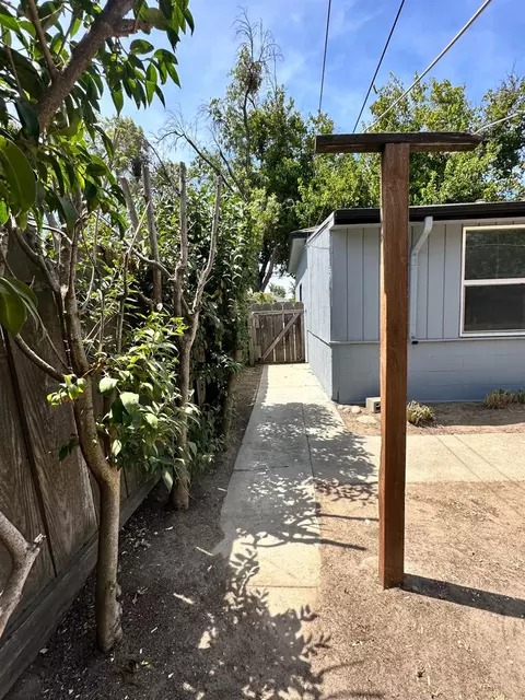 Exterior - 208 Parry Ave, Modesto, CA 95354 photo 3 of 6