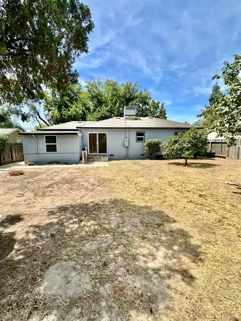 Exterior - 208 Parry Ave, Modesto, CA 95354 photo 4 of 6