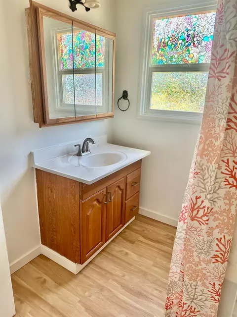 Bath - 208 Parry Ave, Modesto, CA 95354 photo 1 of 2