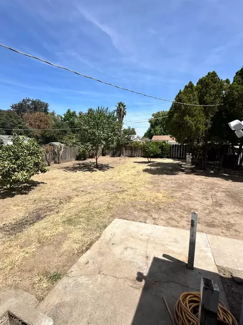 Exterior - 208 Parry Ave, Modesto, CA 95354 photo 5 of 6
