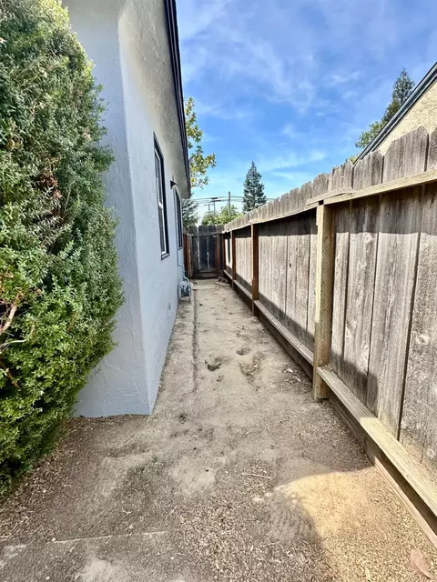Exterior - 208 Parry Ave, Modesto, CA 95354 photo 2 of 6