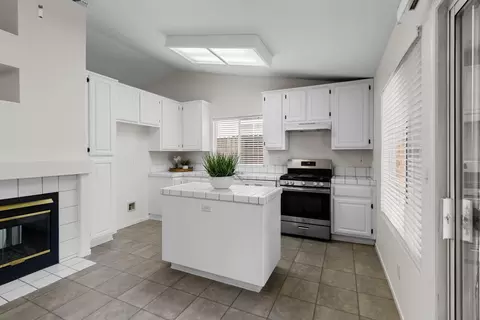 Kitchen - 4623 Durham Rd, Rocklin, CA 95765 photo 3 of 6