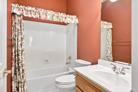 Bath - 2823 Springfield Dr, Rocklin, CA 95765 photo 2 of 2