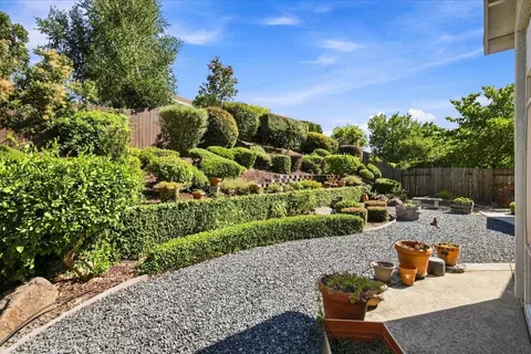 Exterior - 2823 Springfield Dr, Rocklin, CA 95765 photo 3 of 7