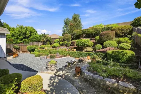 Exterior - 2823 Springfield Dr, Rocklin, CA 95765 photo 5 of 7