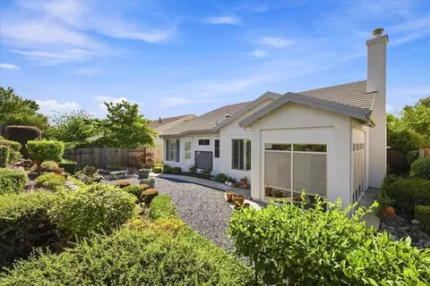 Exterior - 2823 Springfield Dr, Rocklin, CA 95765 photo 6 of 7