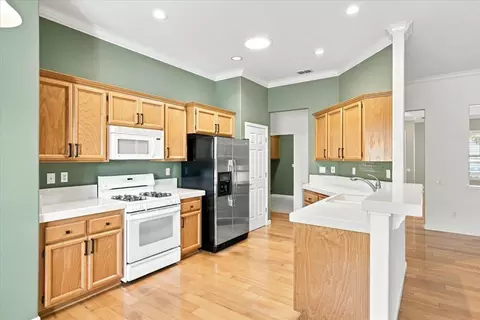 Kitchen - 2823 Springfield Dr, Rocklin, CA 95765 photo 2 of 4