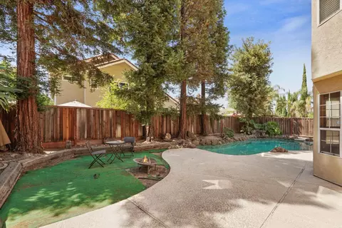 Exterior - 1530 Locust Dr, Tracy, CA 95376 photo 6 of 11