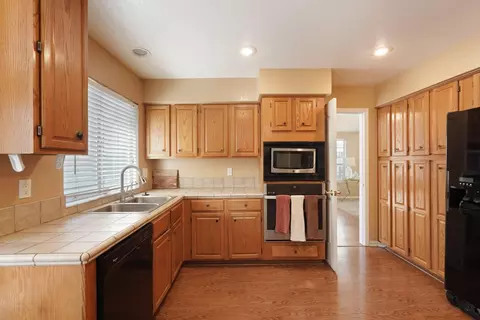 Kitchen - 1530 Locust Dr, Tracy, CA 95376 photo 2 of 6