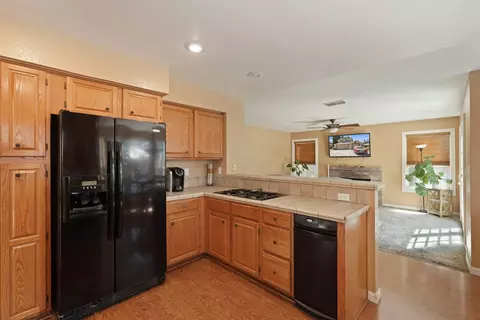 Kitchen - 1530 Locust Dr, Tracy, CA 95376 photo 4 of 6