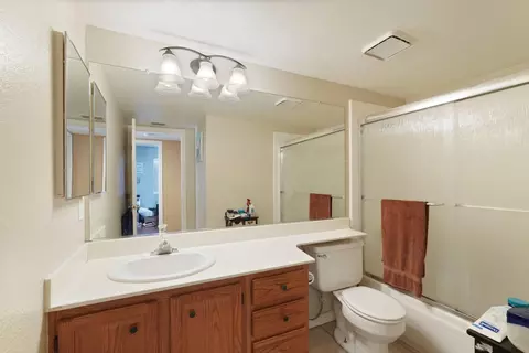 Bath - 1530 Locust Dr, Tracy, CA 95376 photo 1 of 4