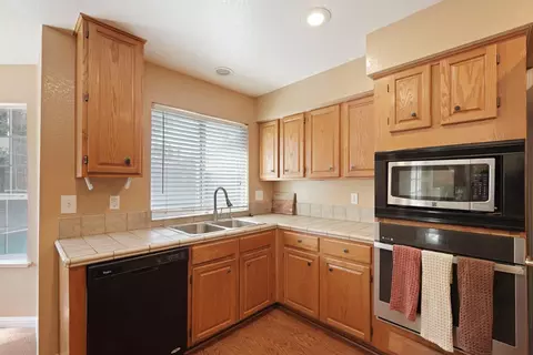 Kitchen - 1530 Locust Dr, Tracy, CA 95376 photo 3 of 6