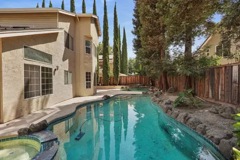 Exterior - 1530 Locust Dr, Tracy, CA 95376 photo 9 of 11