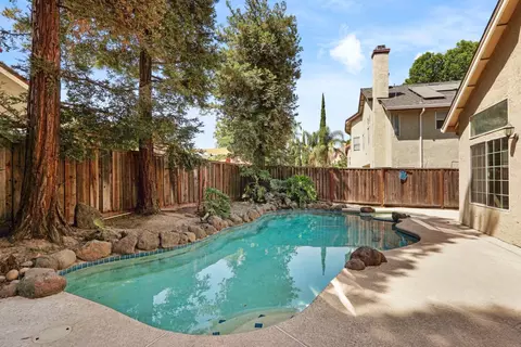 Exterior - 1530 Locust Dr, Tracy, CA 95376 photo 7 of 11