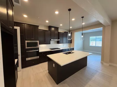 375 S Hot Springs Dr, Manteca, CA 95337 photo 3