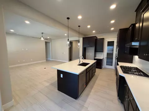 375 S Hot Springs Dr, Manteca, CA 95337 photo 4