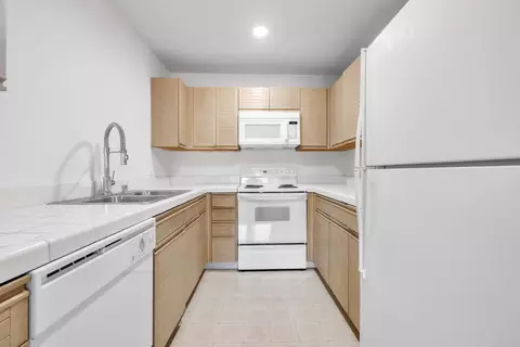 Kitchen - 6967 Stagecoach Rd #E, Dublin, CA 94568 photo 1 of 3