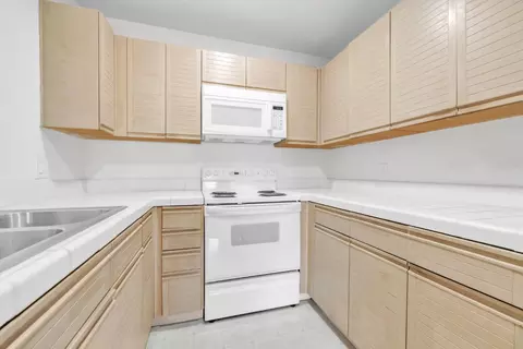 Kitchen - 6967 Stagecoach Rd #E, Dublin, CA 94568 photo 3 of 3