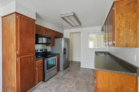 Kitchen - 2426 Modoc Way, Lodi, CA 95242 photo 2 of 4