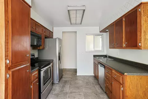 Kitchen - 2426 Modoc Way, Lodi, CA 95242 photo 3 of 4