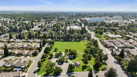View/Area - 2426 Modoc Way, Lodi, CA 95242 photo 13 of 20