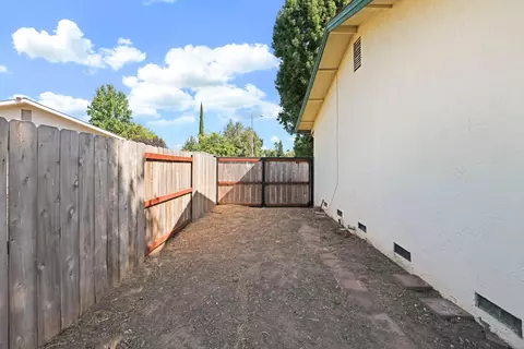 Exterior - 2426 Modoc Way, Lodi, CA 95242 photo 7 of 8