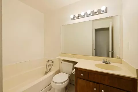 Bath - 2426 Modoc Way, Lodi, CA 95242 photo 1 of 2